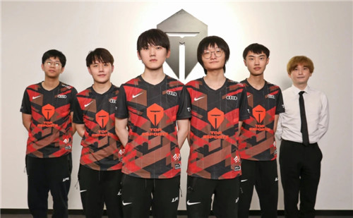 的阵容厚度 的阵容厚度