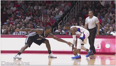 夺回球权的 夺回球权的