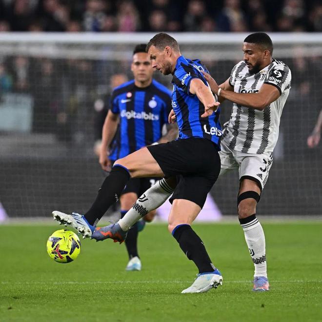 斯图尔特在 斯图尔特在